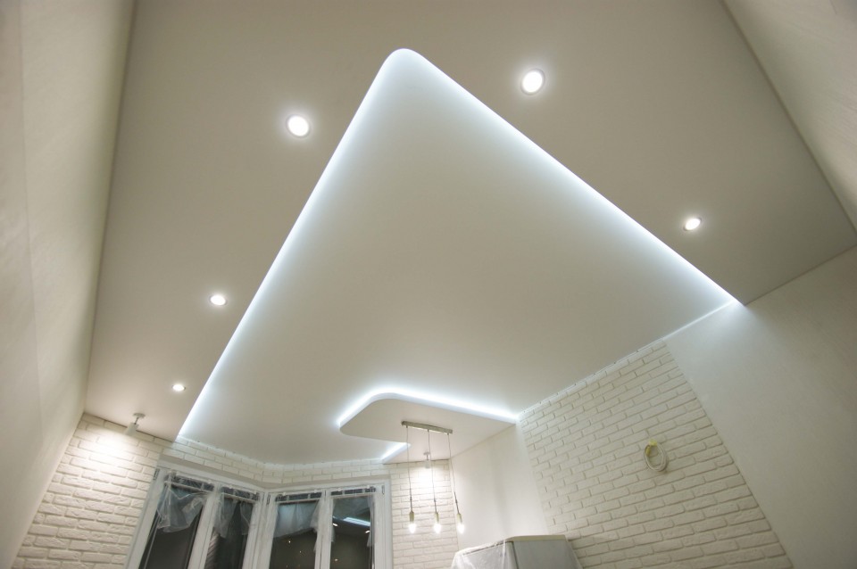 Заказать парящие натяжные потолки в г. Волхов